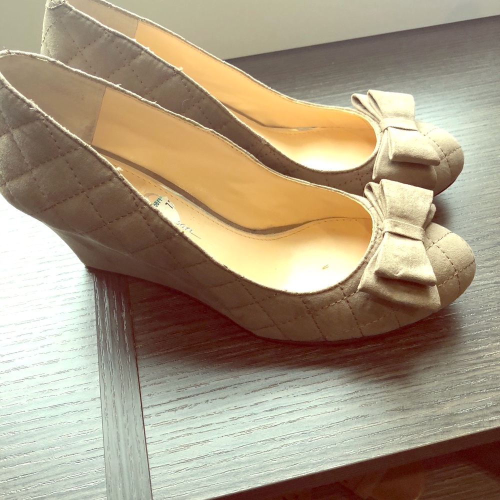 Jessica Simpson tan suede wedges
